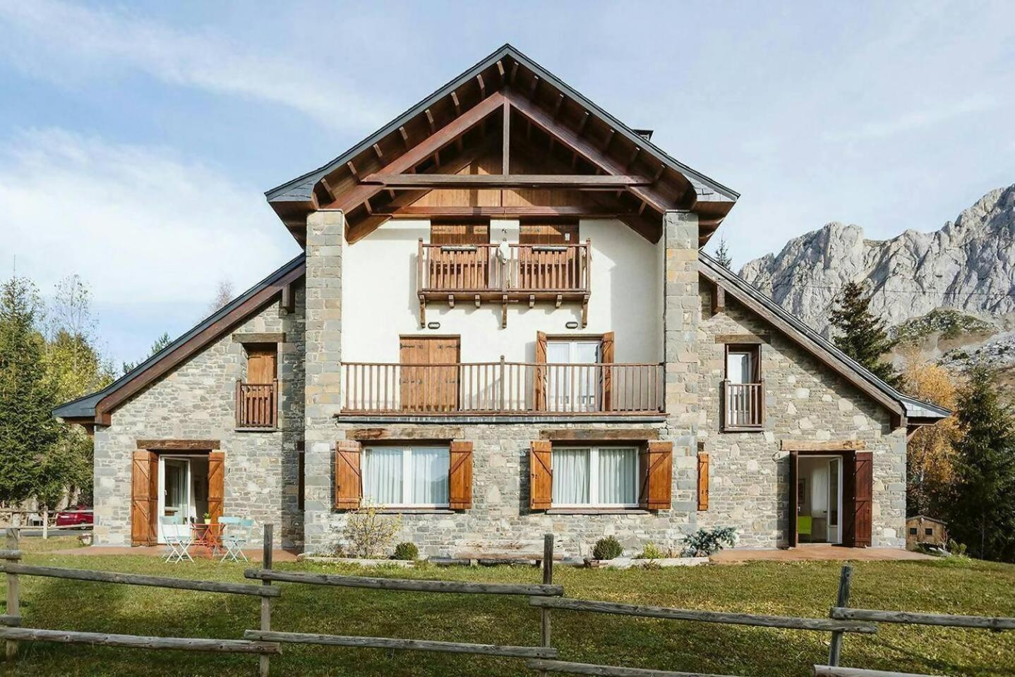 Olympia Tus Mascotas Son Bienvenidas Formigal Exteriér fotografie